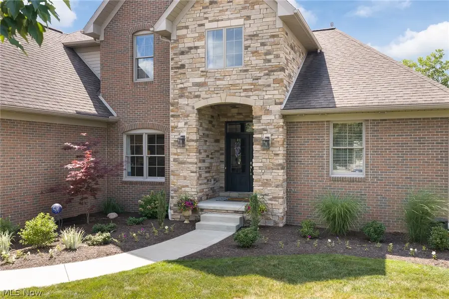 1136 Laurel Green Ne Drive, North Canton, OH 44720 - #3