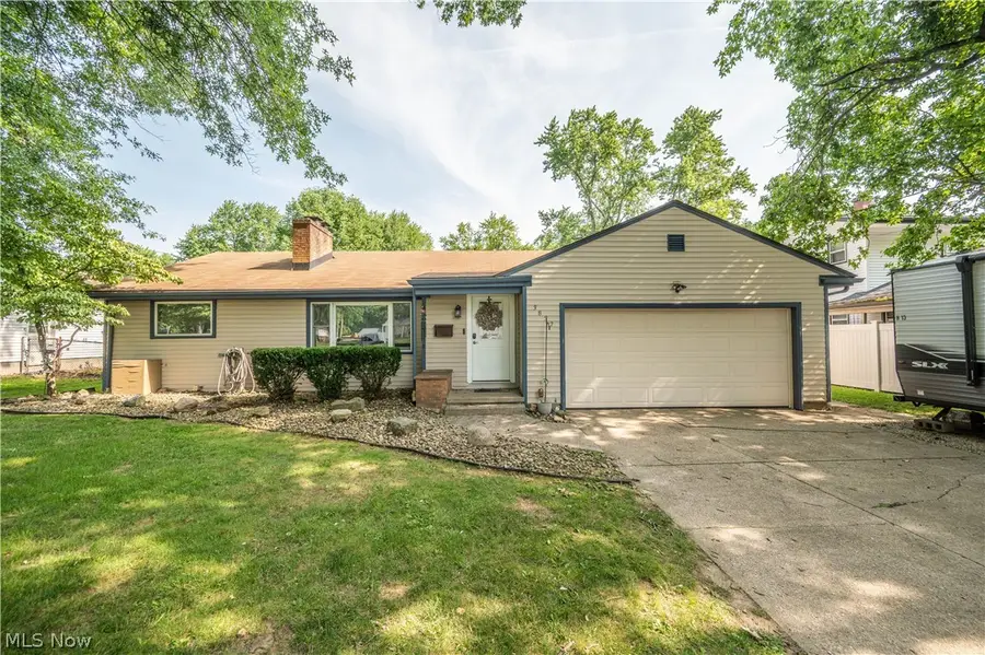 3832 Edinburgh Drive, Austintown, OH 44511 - #2