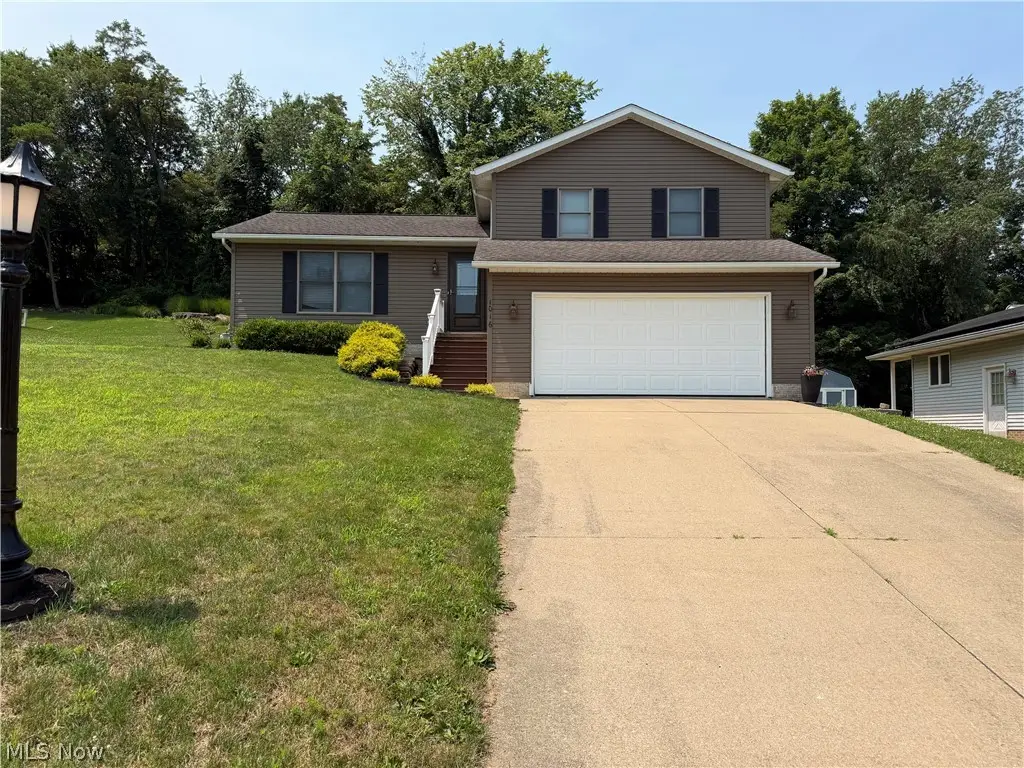 1016 Thomas Sw Drive, New Philadelphia, OH 44663 - #1