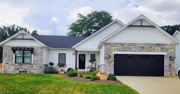 5705 Shadow Ridge Nw Circle, North Canton, OH 44720