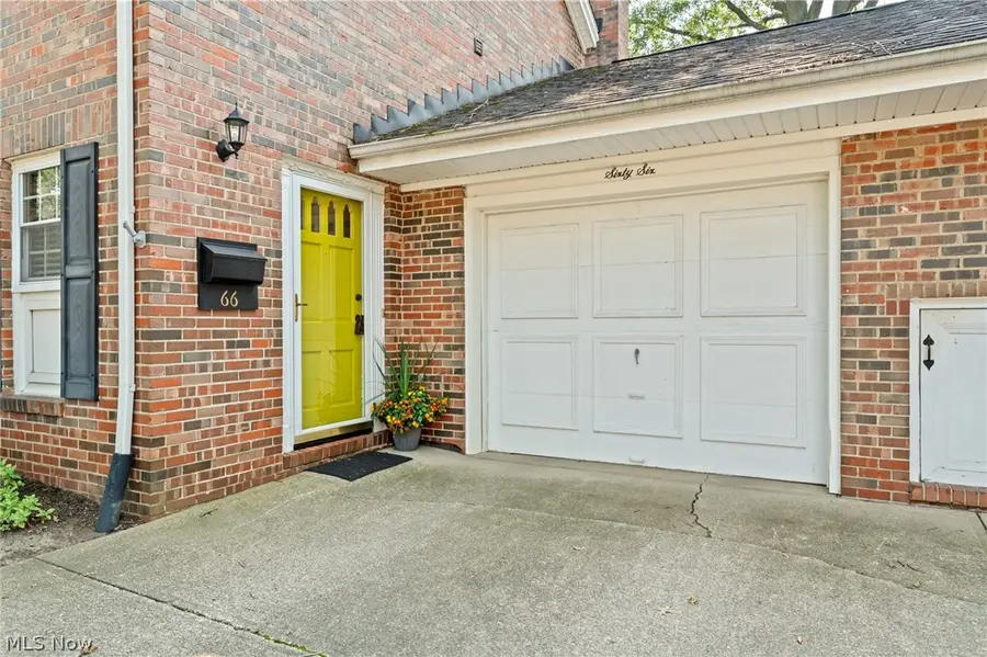 66 Yardley Lane, Akron, OH 44313 - #3