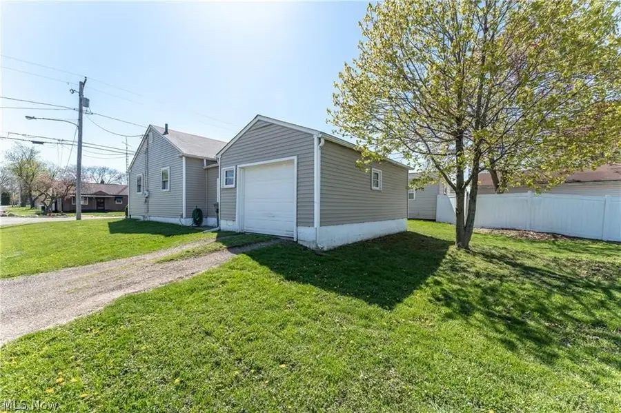 2833 Ellis Ne Avenue, Canton, OH 44705 - #3