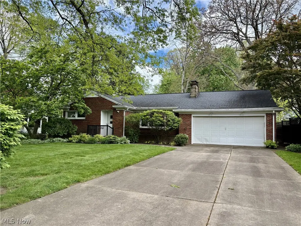 319 Bachtel Se Street, North Canton, OH 44720 - #1