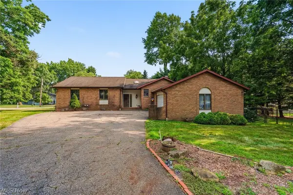 3602 Heatherwood Nw Circle, North Canton, OH 44720