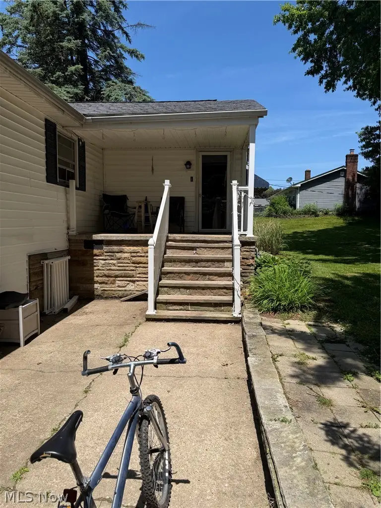 327 Cayuga Nw Avenue, Canton, OH 44708 - #3