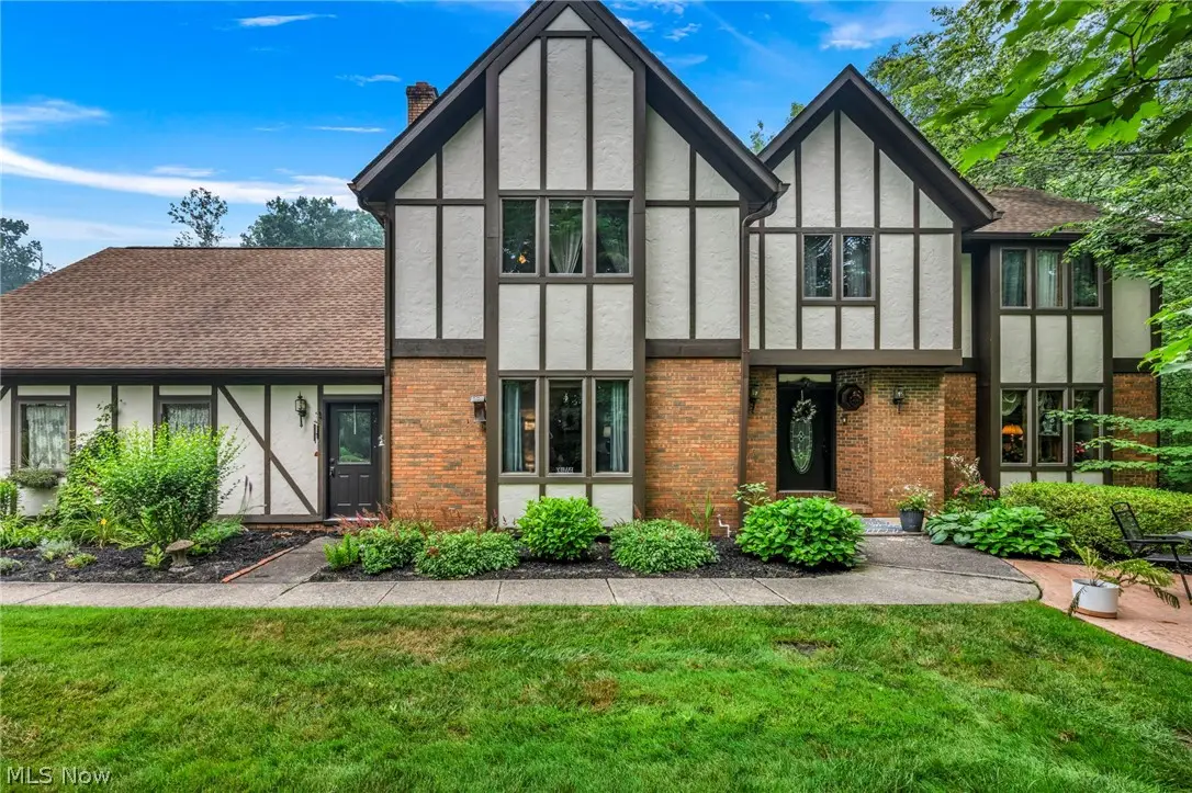 9715 Knightsbridge Lane, Concord, OH 44060 - #1