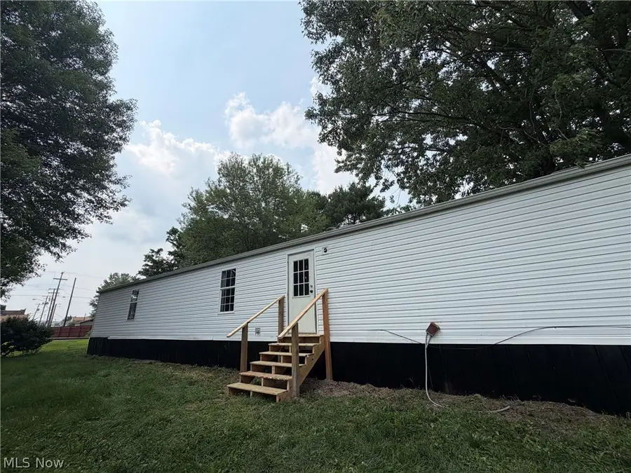 40 N Canal Street, Frazeysburg, OH 43822 - #2