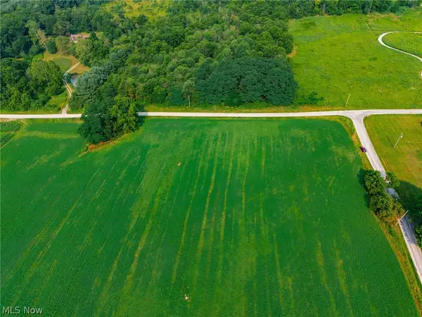 Stoneford St Sw, Navarre, OH 44662
