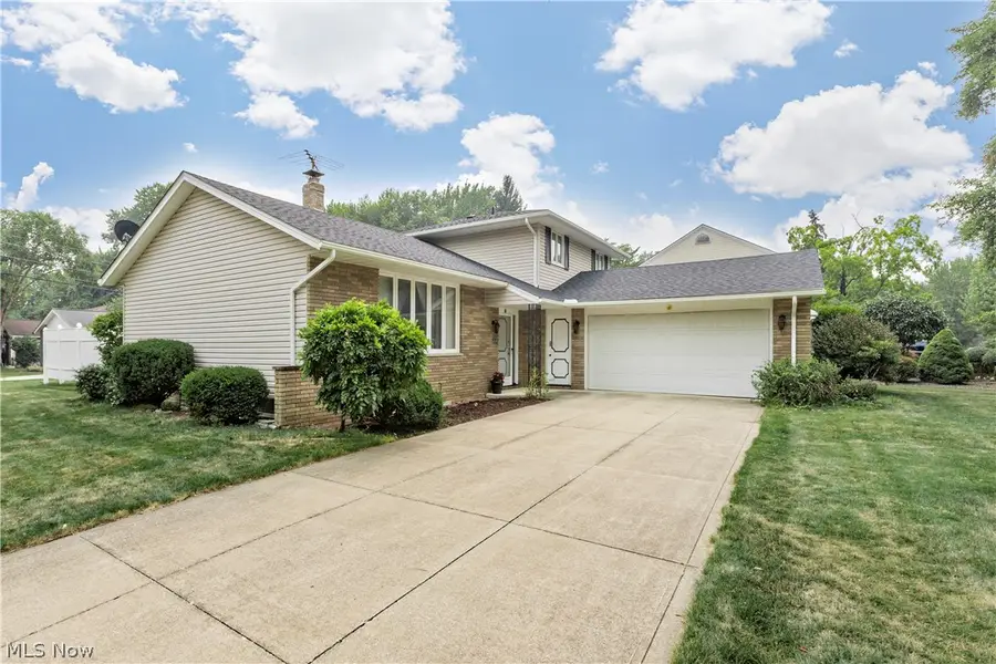5134 Hickory Drive, Lyndhurst, OH 44124 - #2