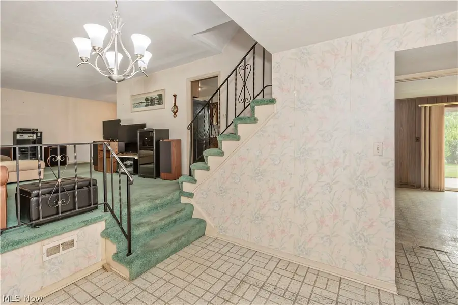 5134 Hickory Drive, Lyndhurst, OH 44124 - #3