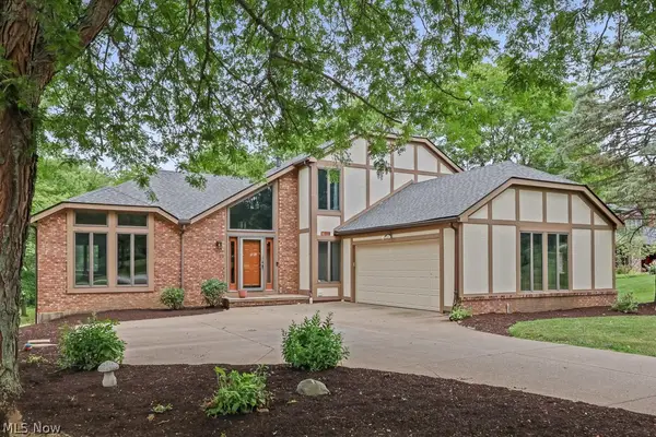 315 Valley Brook Oval, Hinckley, OH 44233