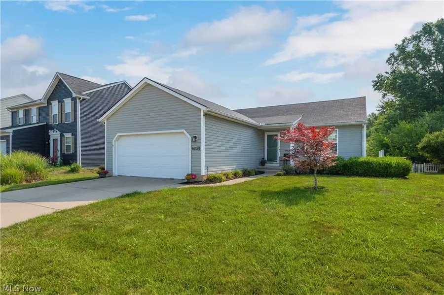 6239 Greenview Trail, North Ridgeville, OH 44039 - #2
