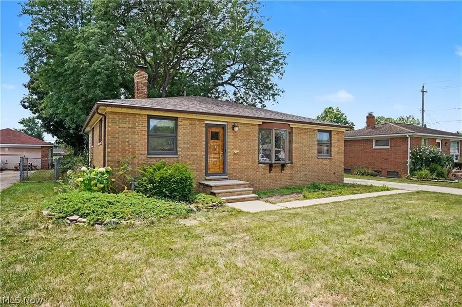 11905 Ronald Drive, Parma, OH 44130 - #2