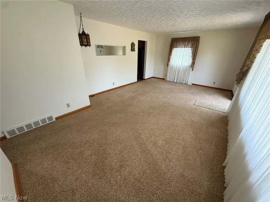 1031 Kaderly Nw Street, New Philadelphia, OH 44663 - #3
