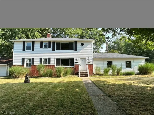 201 W Glendale Street, Bedford, OH 44146