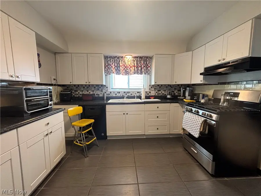1102 17th Ne Street, Canton, OH 44705 - #3