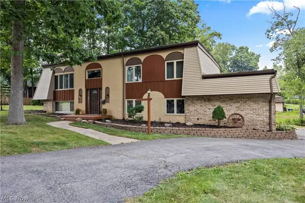 823 Willow Hollow Court, Amherst, OH 44001