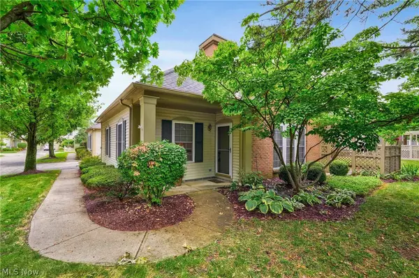 3082 Village Green Drive, Westlake, OH 44145