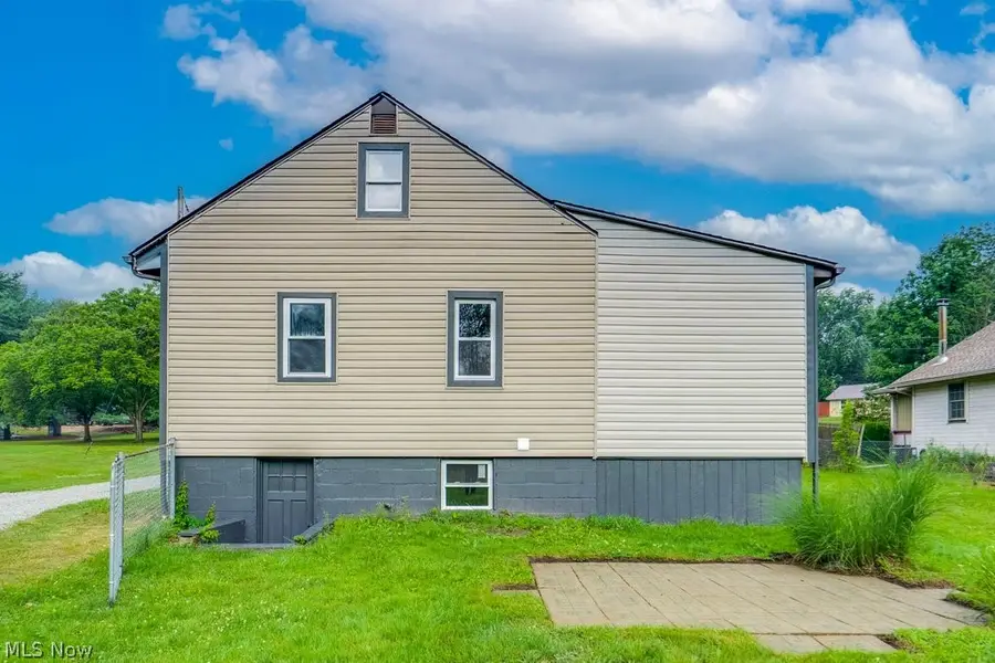 3236 Young Nw Avenue, Massillon, OH 44647 - #2