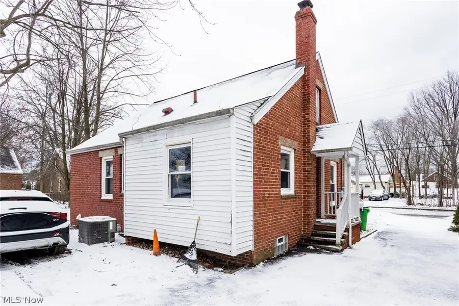 355 E 257th Street, Euclid, OH 44132 - #3