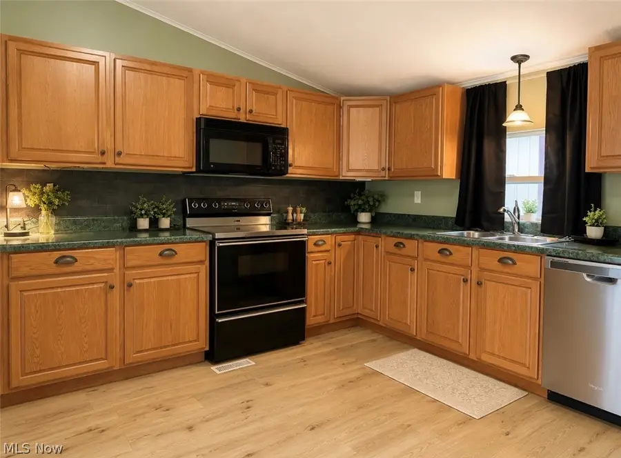 914 Hillcrest Street, Parkersburg, WV 26101 - #2