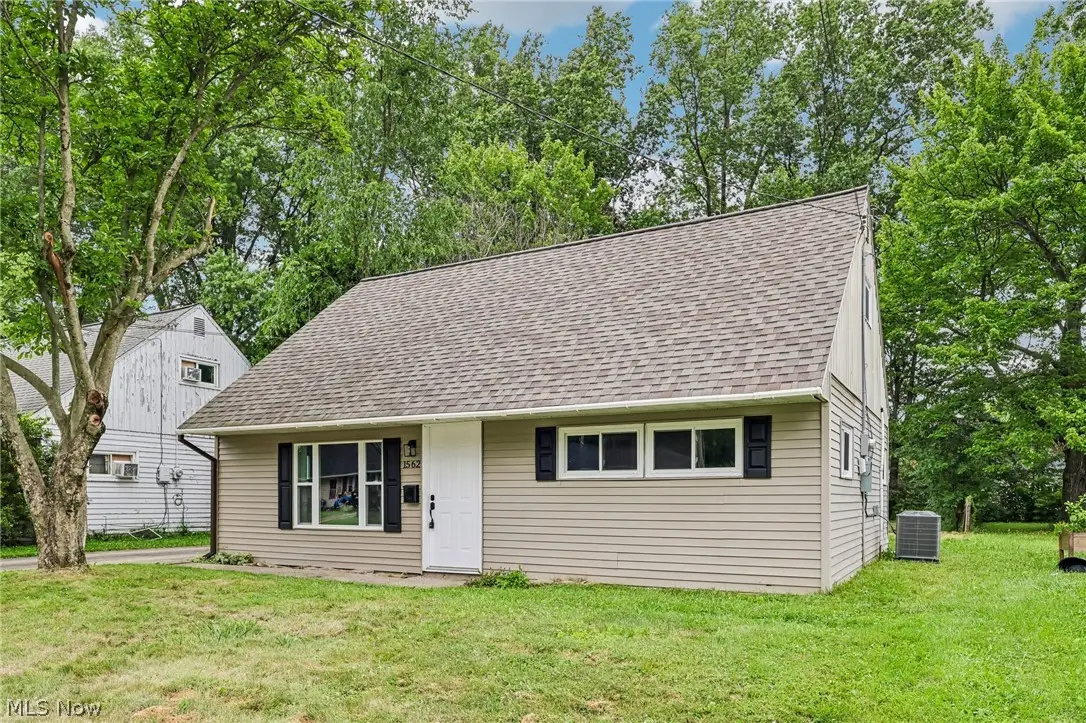 1562 Denison Nw Avenue, Warren, OH 44485 - #1