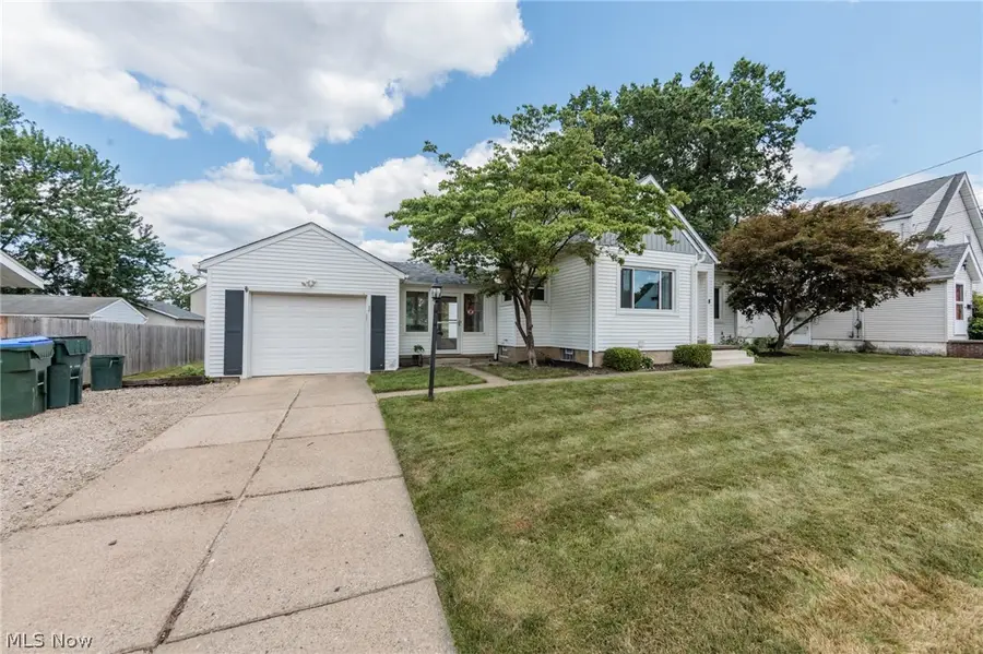 319 Kathron Avenue, Cuyahoga Falls, OH 44221 - #2
