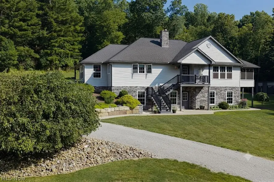 13862 Lawnfield Street Sw, Beach City, OH 44608 - #2