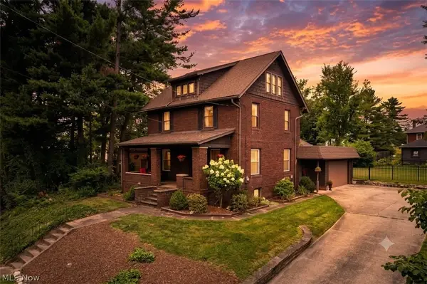 223 Glenwood Sw Street, North Canton, OH 44720
