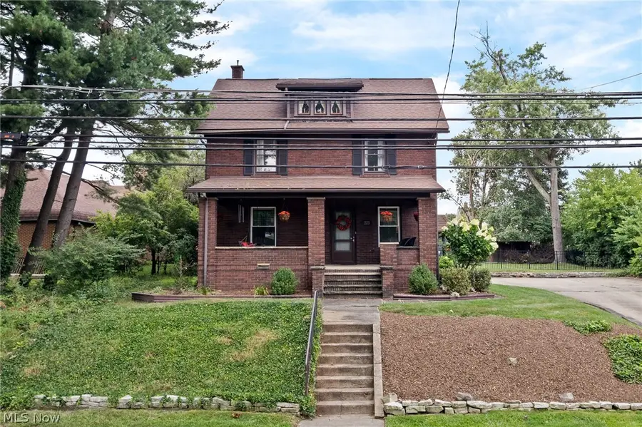 223 Glenwood Sw Street, North Canton, OH 44720 - #2