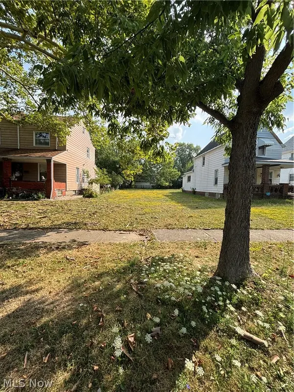 835 Whitcomb Road, Cleveland, OH 44110