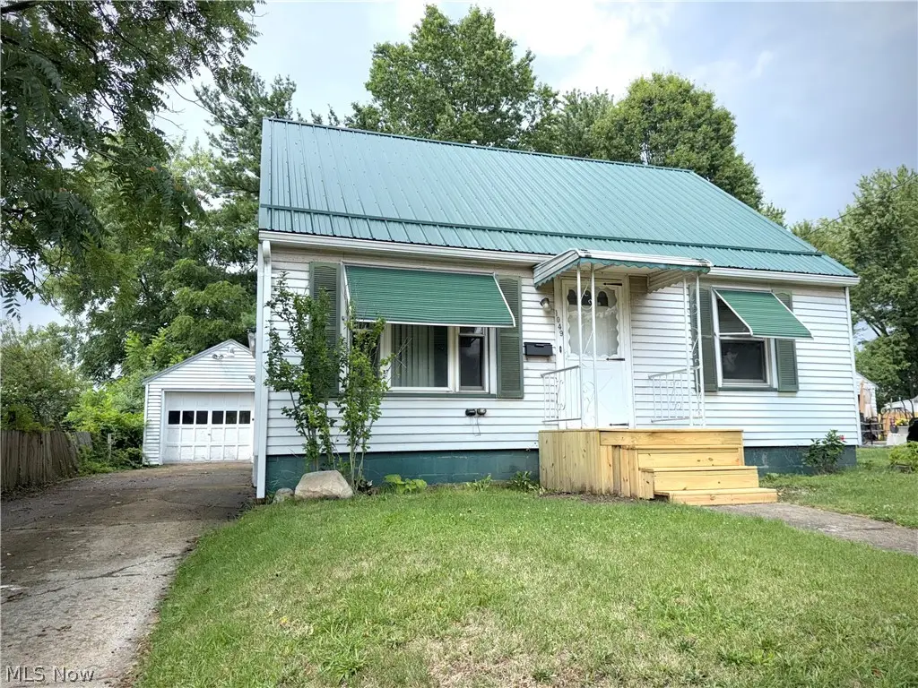1049 Mckinley Ne Street, Warren, OH 44483 - #1