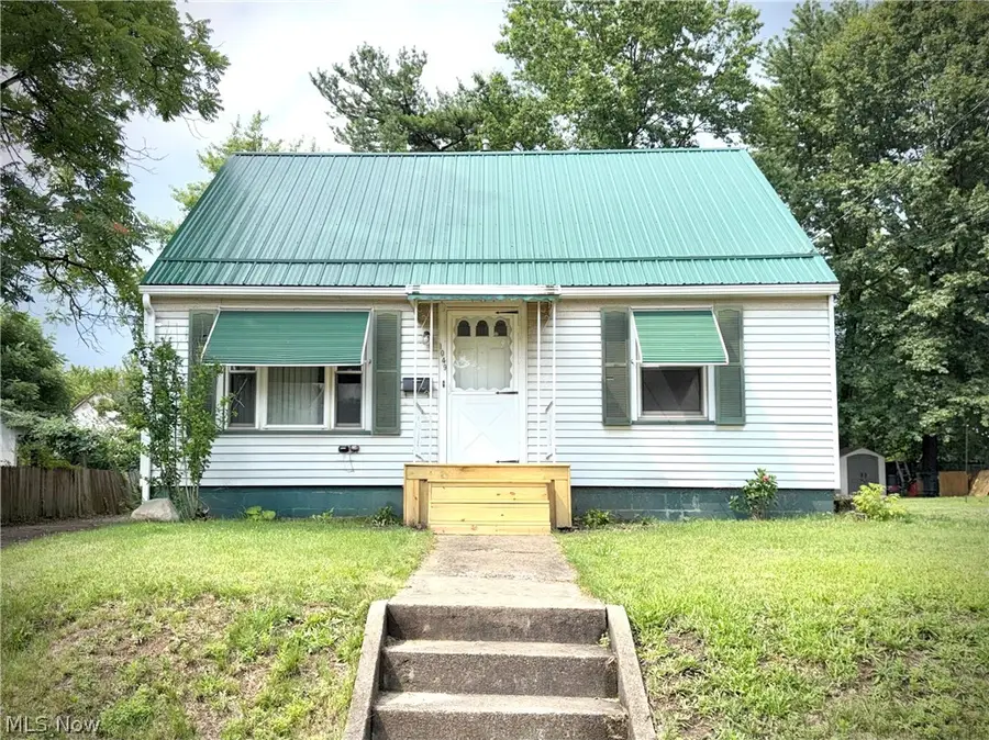 1049 Mckinley Ne Street, Warren, OH 44483 - #2