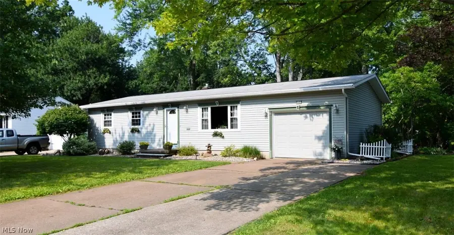 594 Terra Lane, Amherst, OH 44001 - #2