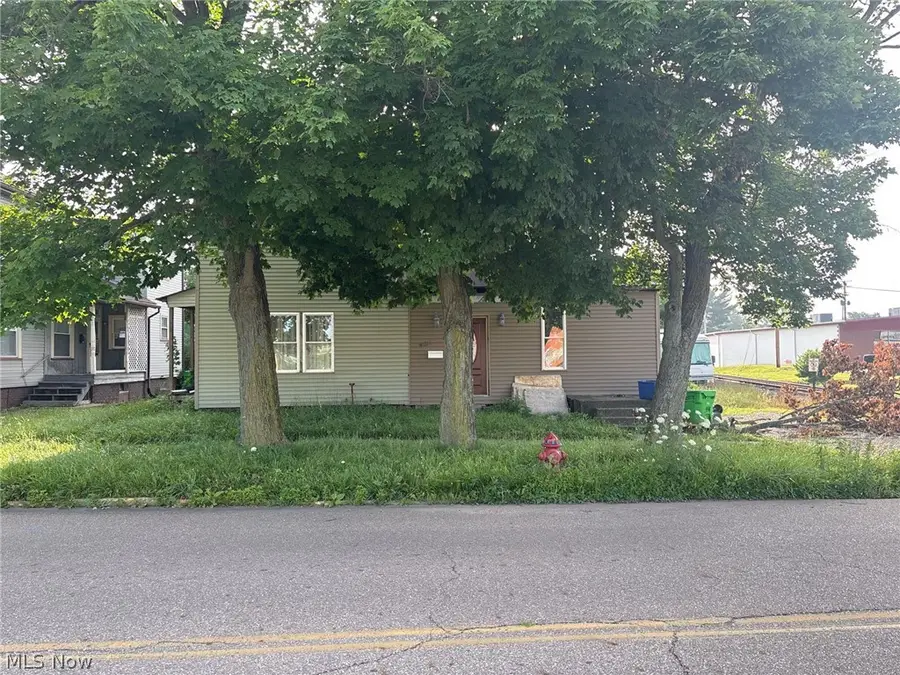 405 N Uhrich Street, Uhrichsville, OH 44683 - #2