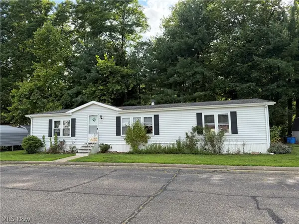 408 Compass Se Circle, New Philadelphia, OH 44663