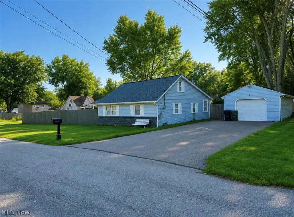 5265 Oakwood Boulevard, Lorain, OH 44055 - #1