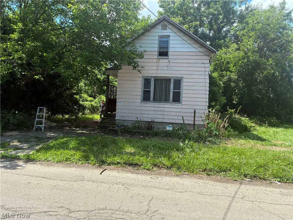 6902 Morgan Avenue, Cleveland, OH 44127 - #1