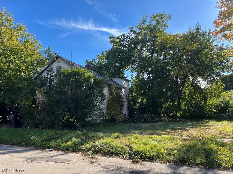 6902 Morgan Avenue, Cleveland, OH 44127 - #2
