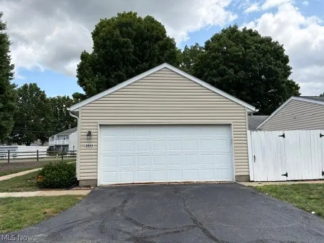3959 Townhouse Lane, Uniontown, OH 44685 - #2