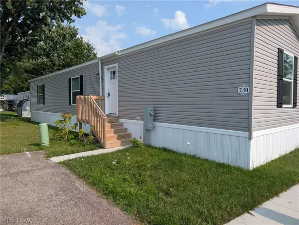 230 Edgecliff W Circle #47, Elyria, OH 44035