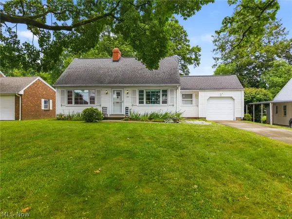 321 Woodrow Nw Street, North Canton, OH 44720
