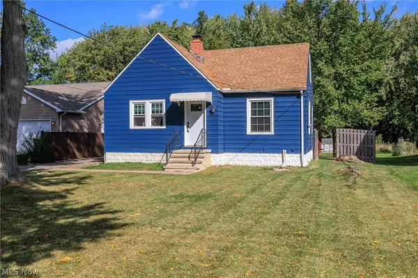 2415 E Ridgewood Drive, Seven Hills, OH 44131