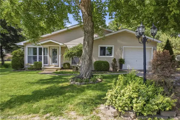 222 Sunset Court, Columbiana, OH 44408