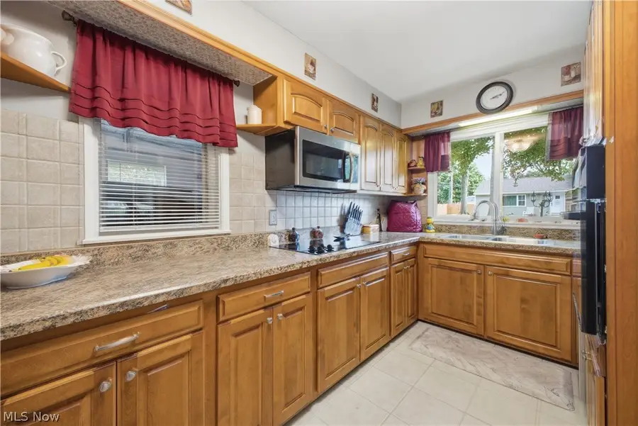 222 Sunset Court, Columbiana, OH 44408 - #2