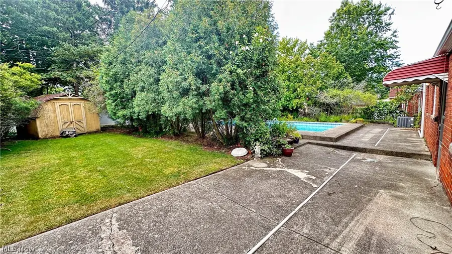 27390 Markbarry Avenue, Euclid, OH 44132 - #2