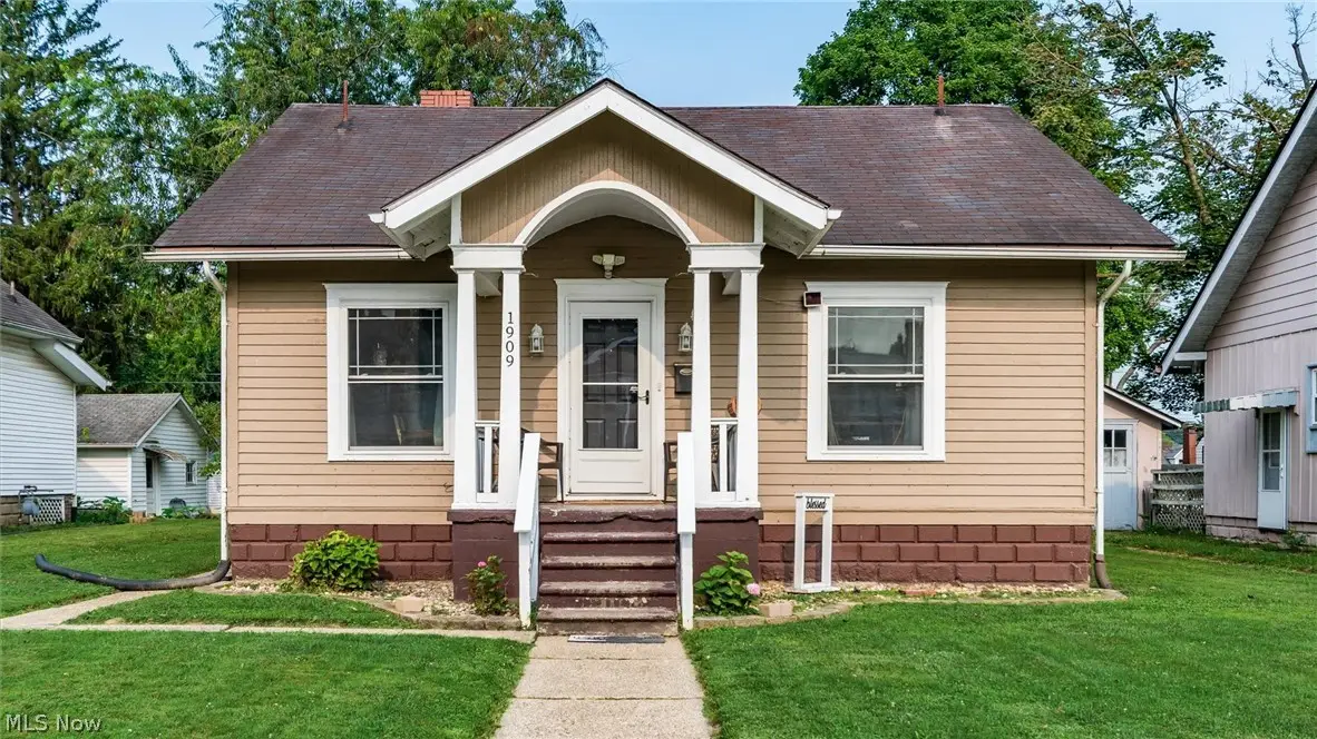 1909 Hazel Avenue, Zanesville, OH 43701 - #1