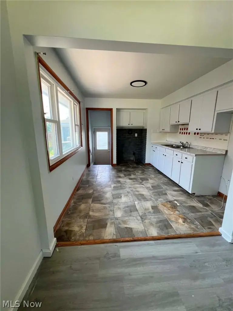 2915 Northwest Nw Boulevard, Warren, OH 44485 - #2