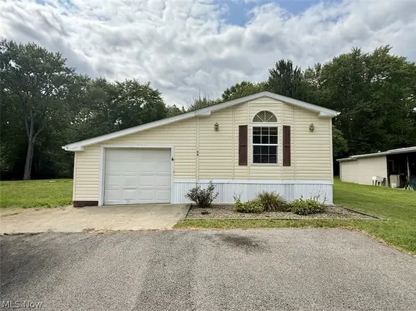 68 Stoneybrook Drive, Hubbard, OH 44425