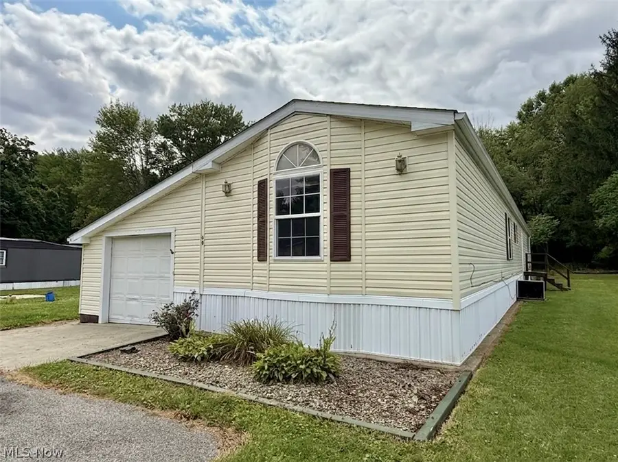 68 Stoneybrook Drive, Hubbard, OH 44425 - #3